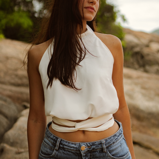 Blusa Íris Off White (prazo de 5 dias úteis para disponibiliza-lo após a compra)