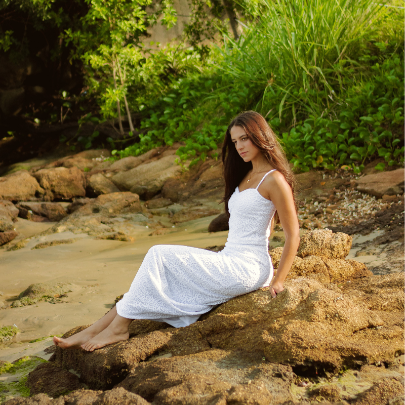 Blusa Alba branca (prazo de 5 dias úteis para disponibiliza-lo após a compra)