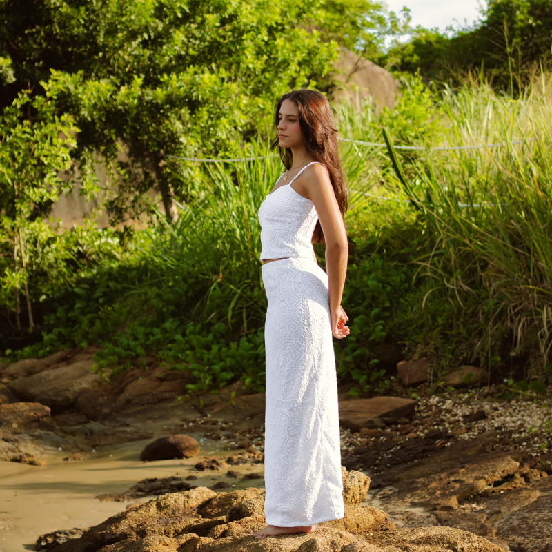 Blusa Alba branca (prazo de 5 dias úteis para disponibiliza-lo após a compra)